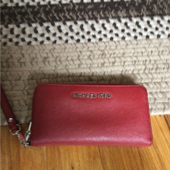 Michael Kors zip around wallet - Picture 8 of 11